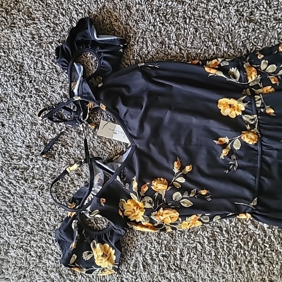 Nine Britton Floral Romper NWT - Picture 3 of 9